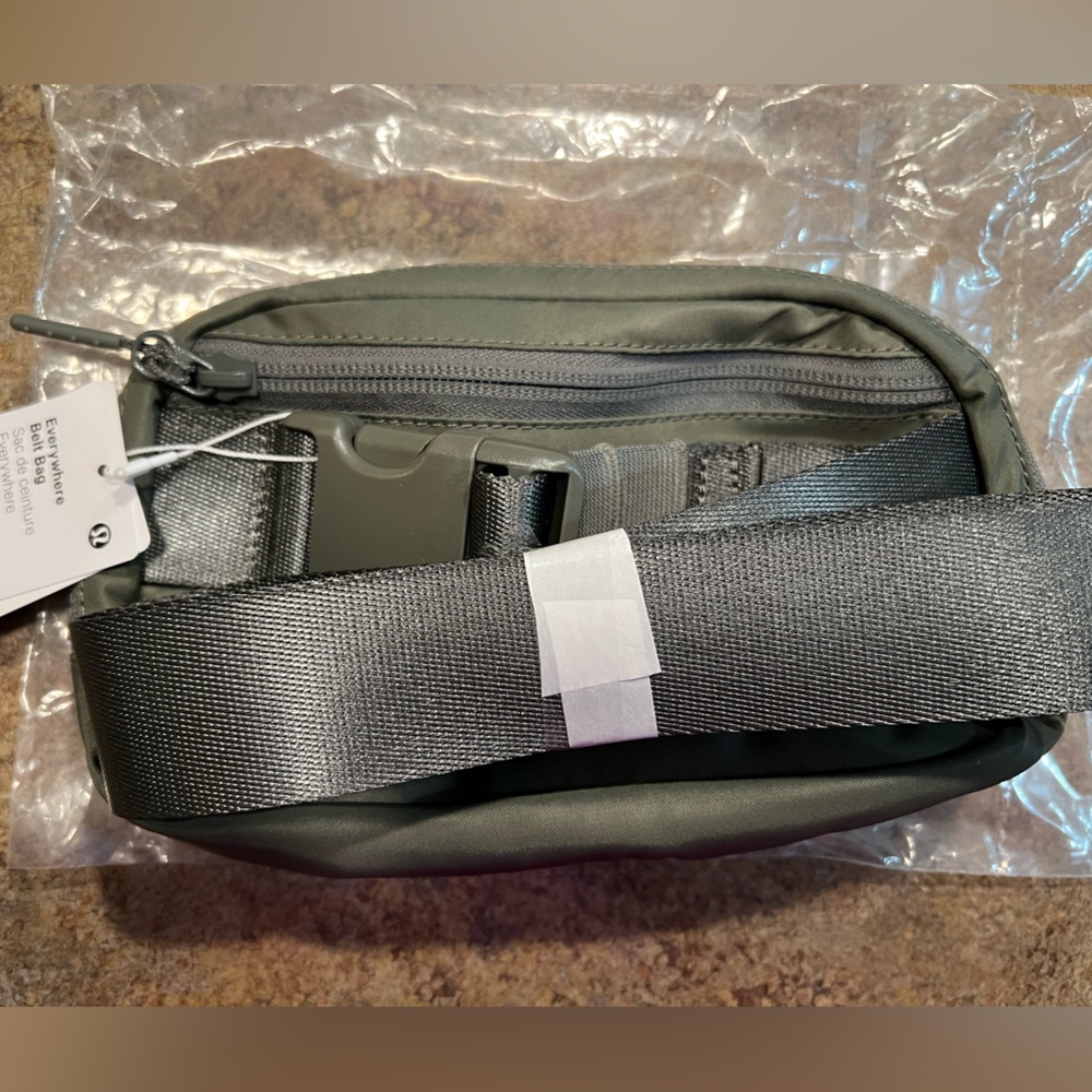 Brand New Lululemon Everywhere Belt Bag Sage Grey NWT - Picture 9 of 12